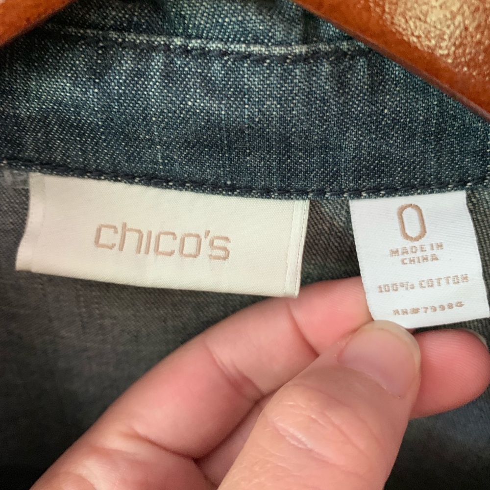 CHICOS button down - Picture 2 of 4